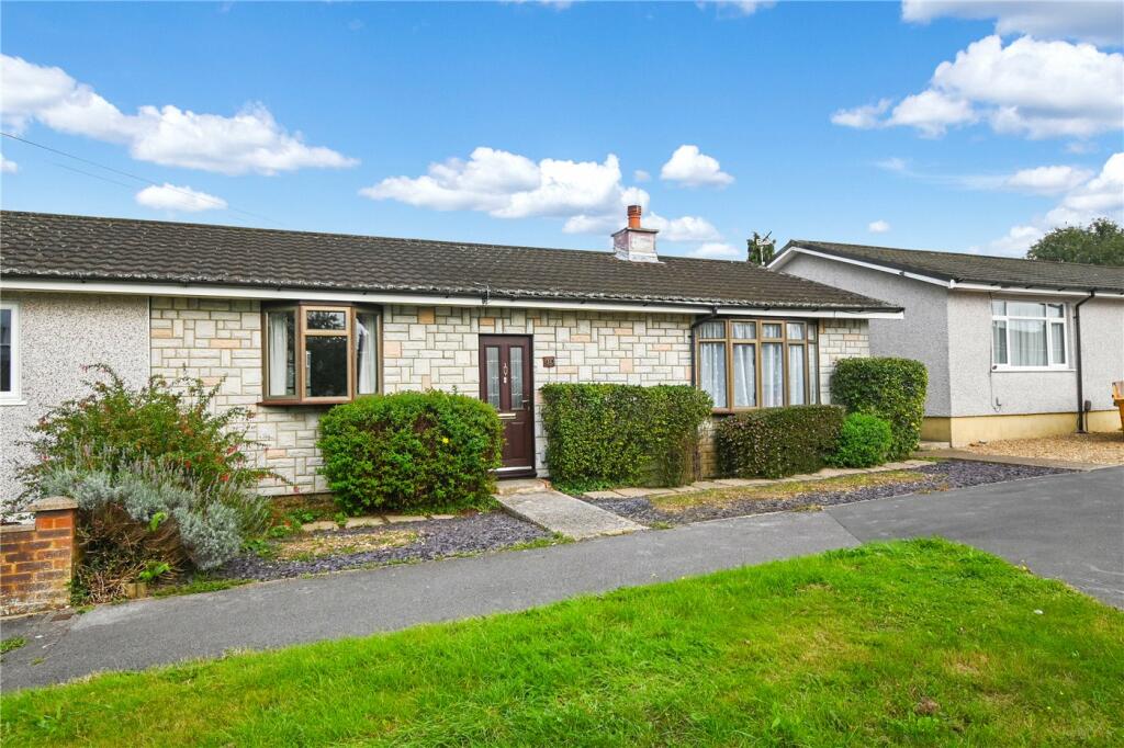 2 bedroom bungalow for sale in Charles Street, Basingstoke, Hampshire, RG22