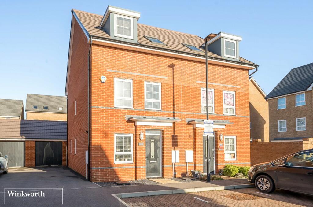 3 bedroom semidetached house for sale in James Road, Basingstoke