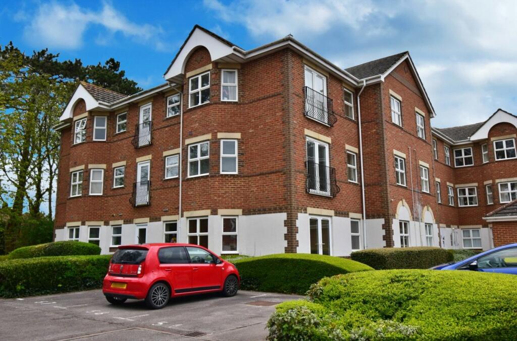 2 bedroom apartment for sale in Regent Court, Basingstoke, Hampshire, RG21