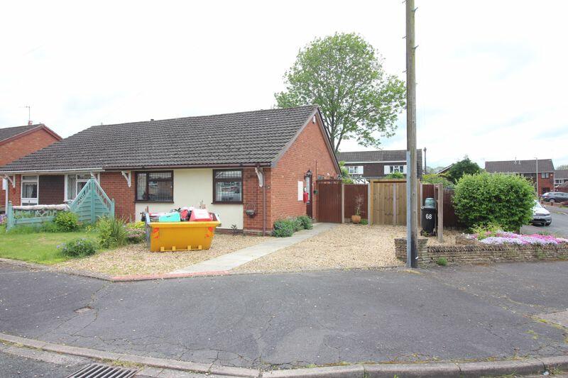 2 bedroom semidetached bungalow for sale in KINGSWINFORD, Aretha Close