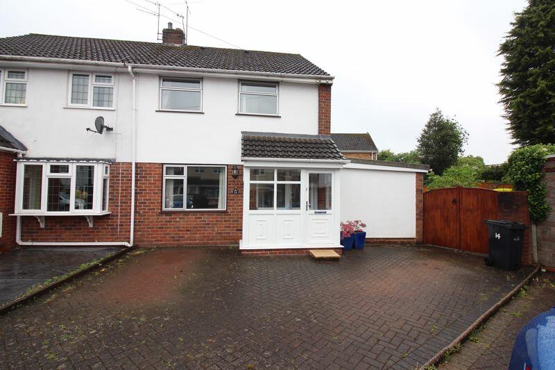 3 bedroom semidetached house for sale in KINGSWINFORD, Close, DY6