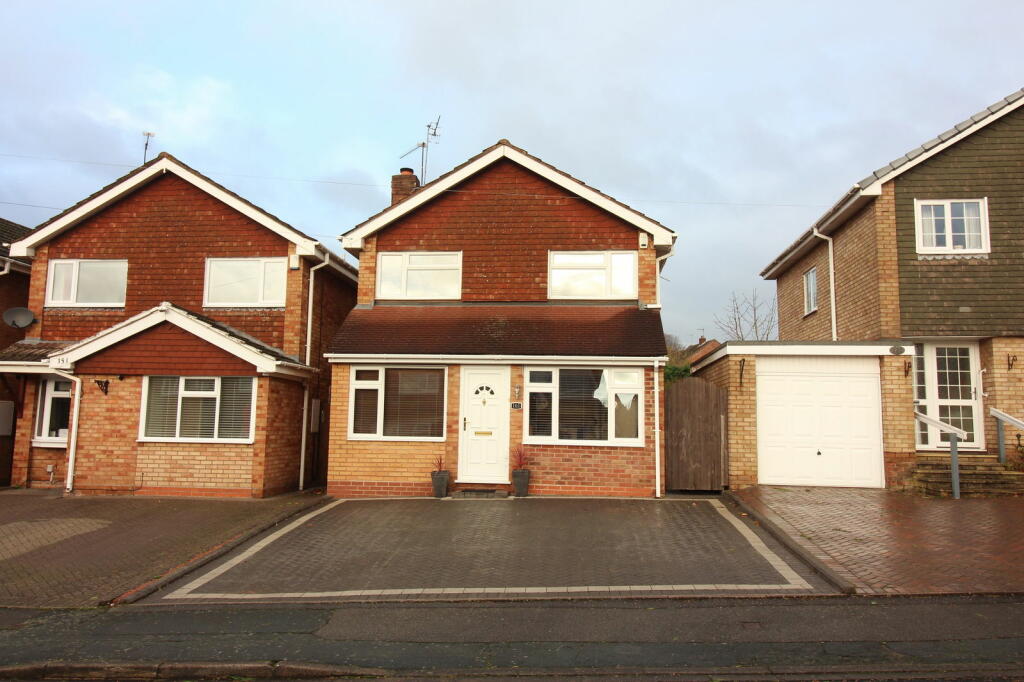 5 bedroom detached house