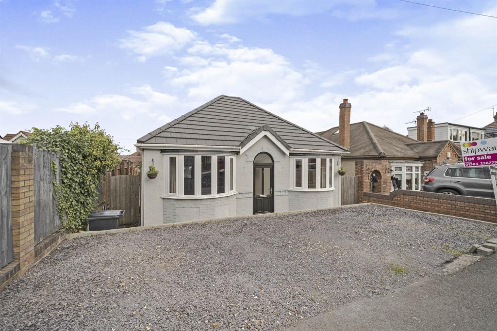 2 bedroom detached bungalow for sale in Legge Lane, Bilston, WV14