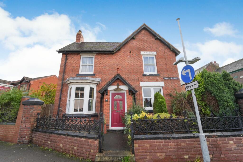 3 bedroom detached house for sale in Hatherton Street, Cheslyn Hay