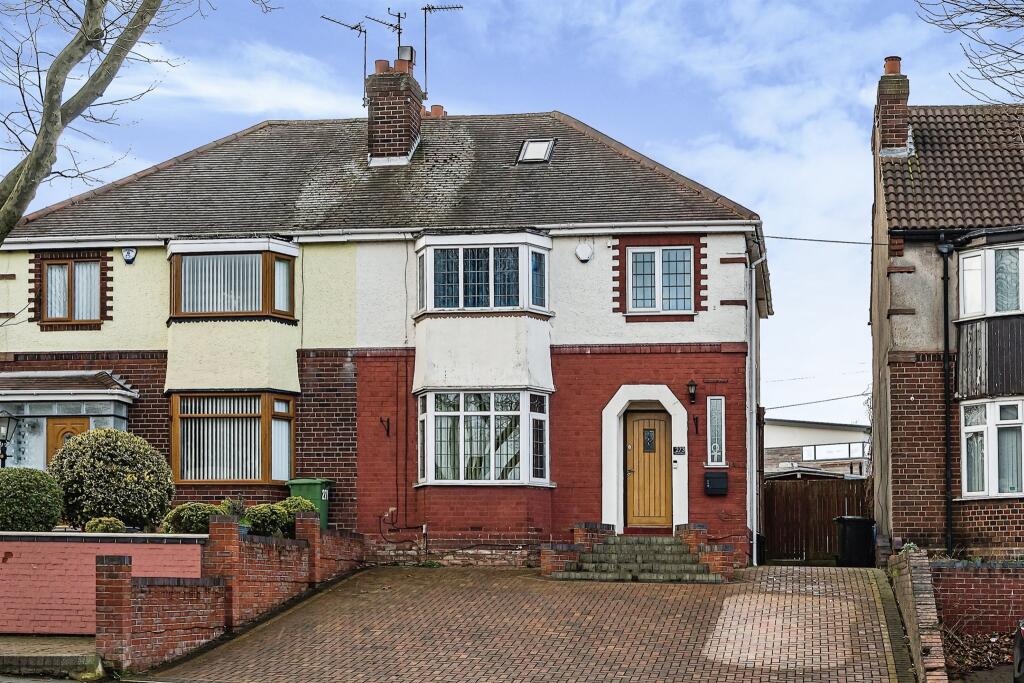 3 bedroom semidetached house for sale in The Broadway, Dudley, DY1