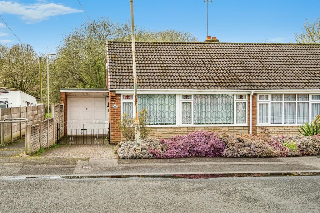 2 bedroom semidetached house for sale in Lynbrook Close, Dudley, DY2