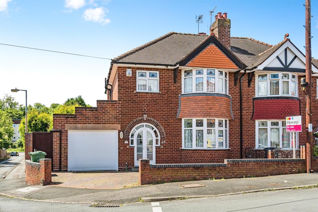 3 bedroom semidetached house for sale in Wrens Avenue, Tipton, DY4