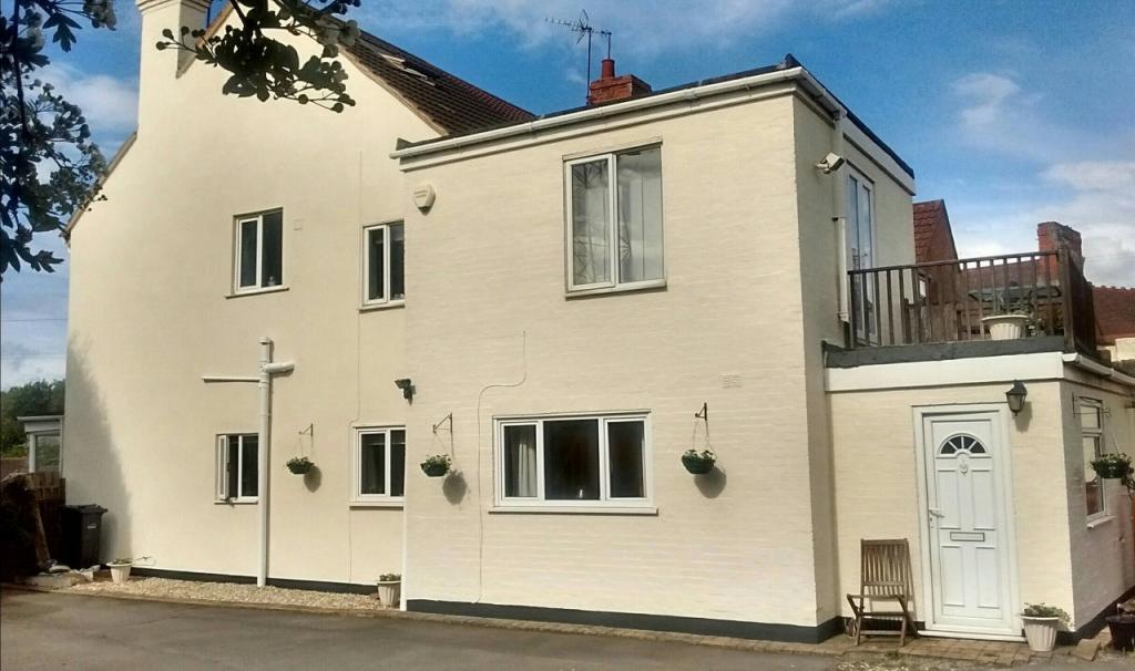 4 bedroom end of terrace house for sale in Sandfield Bridge, Gornal