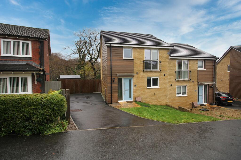 Main image of property: Clos y Carw, Llantwit Fardre, CF38 2BP