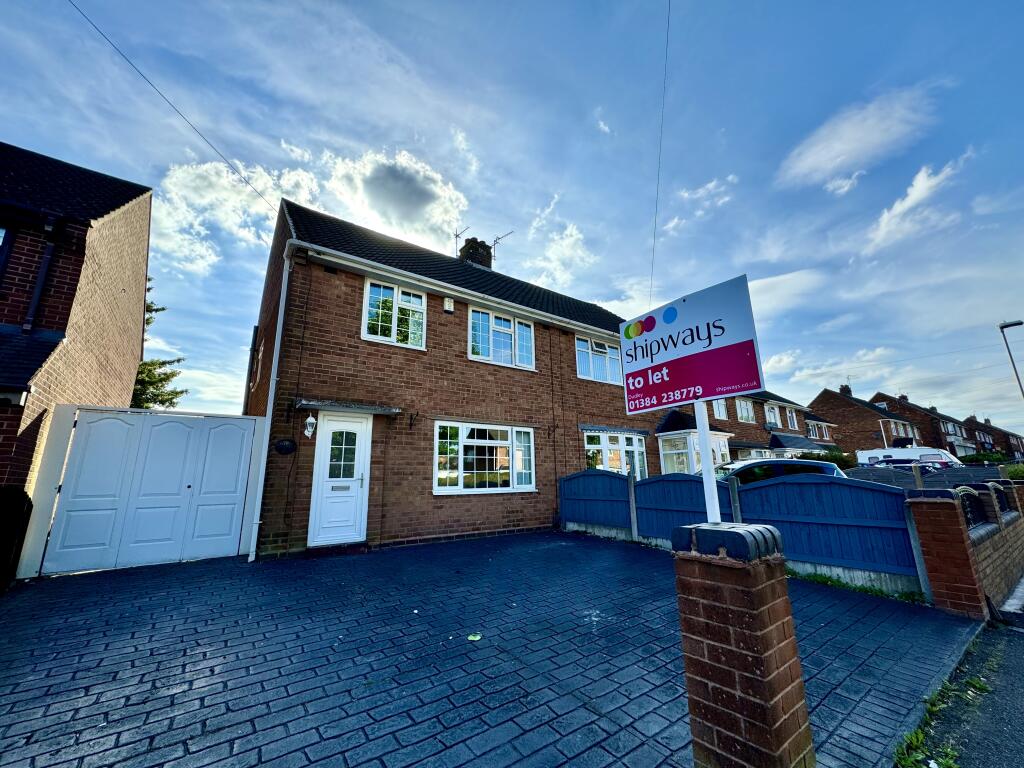 3 bedroom semidetached house for rent in Bridge Street, Coseley