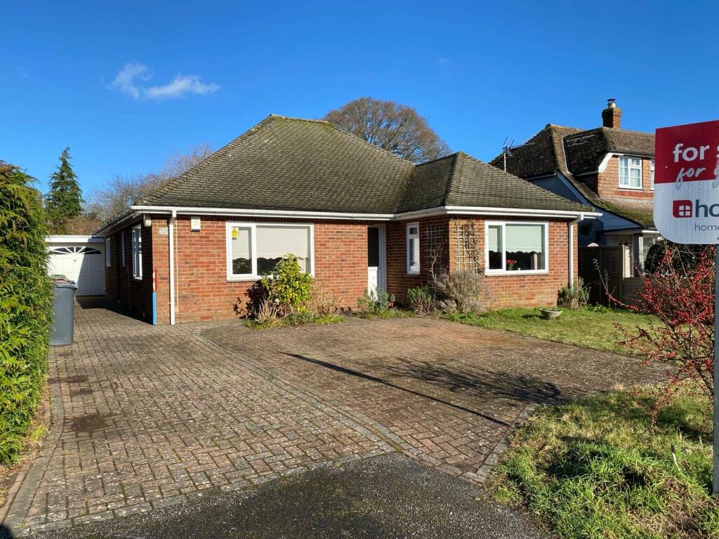 3 bedroom bungalow for sale in Tunbridge Crescent, Liphook, Hampshire, GU30