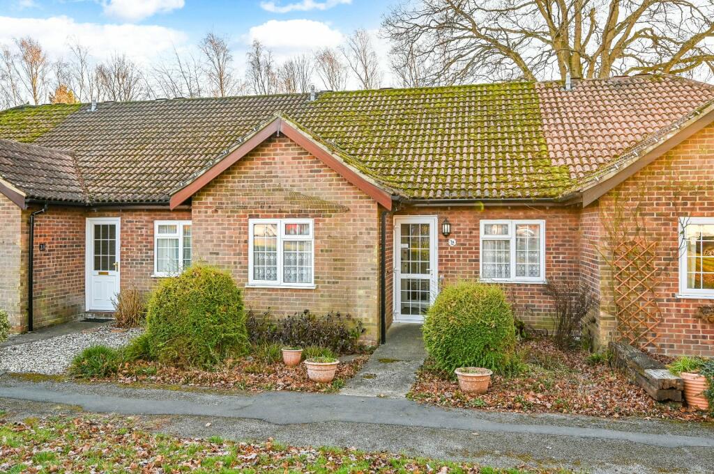 2 bedroom bungalow for sale in Lark Rise, Liphook, Hampshire, GU30