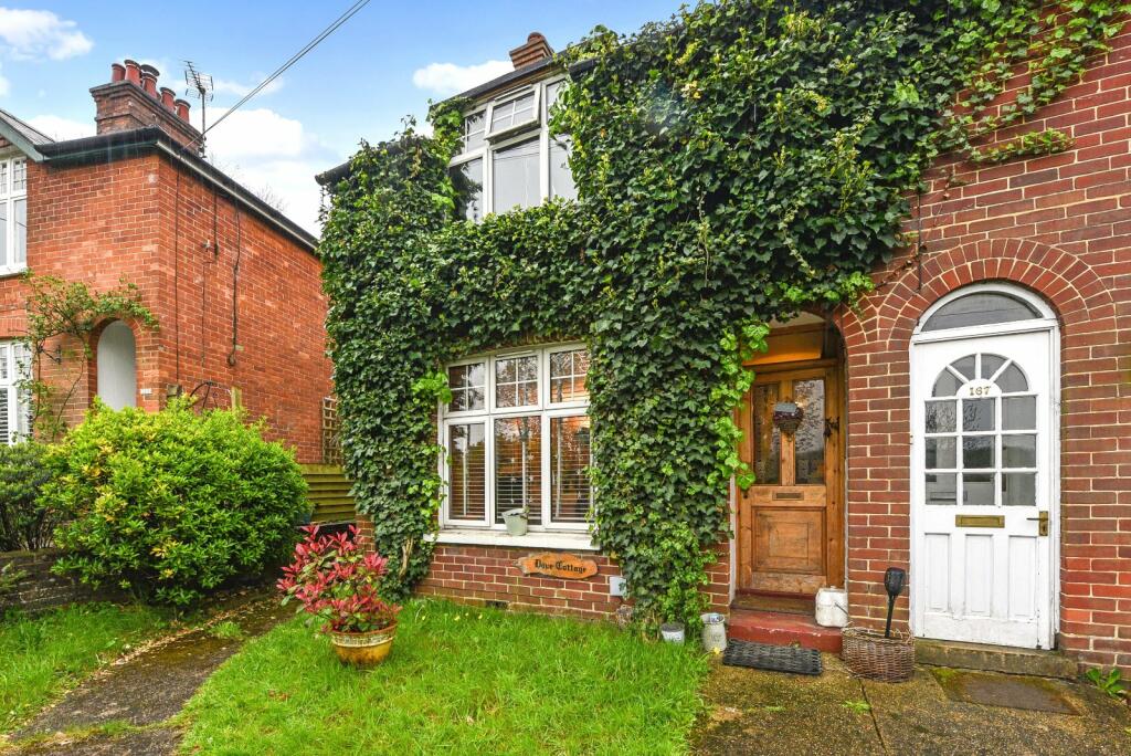 2 bedroom end of terrace house for sale in Headley Road, Liphook