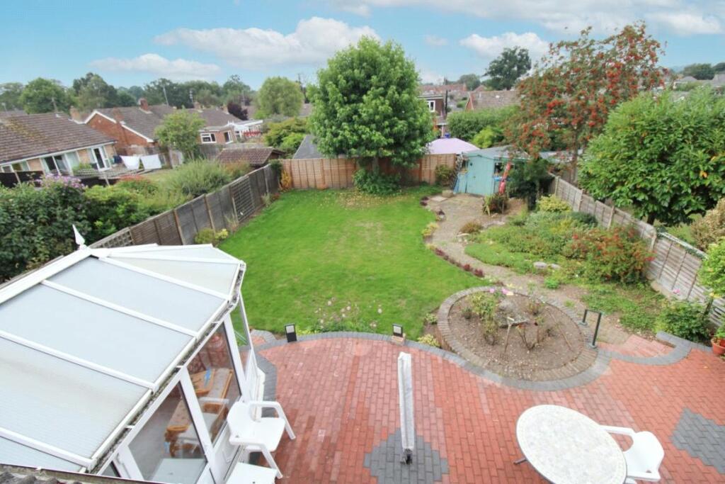 4 bedroom detached house for sale in Rosemary Gardens, Blackwater