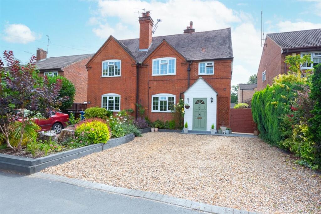 2 bedroom semidetached house for sale in Sandy Lane, Farnborough
