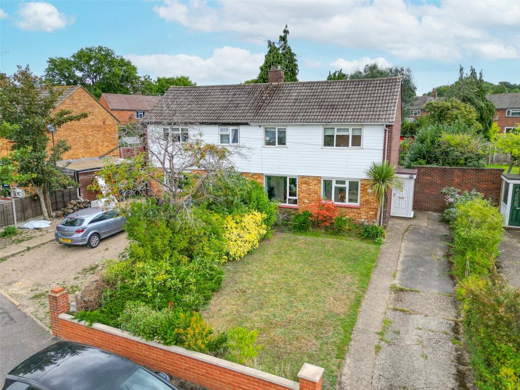 3 bedroom semidetached house for sale in Barnes Road, Frimley