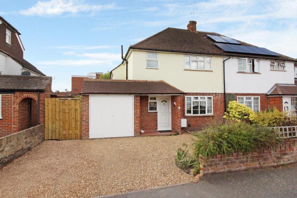 3 bedroom semidetached house for sale in Maybury Close, Frimley