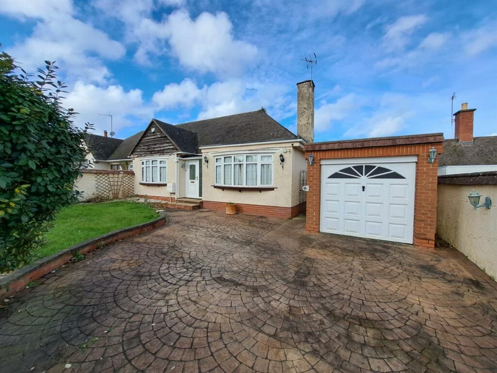 3 bedroom semidetached bungalow for sale in St. Francis Road, Keynsham
