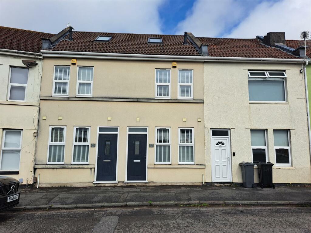 3 bedroom terraced house for rent in Whitehall Road, Bristol, BS5