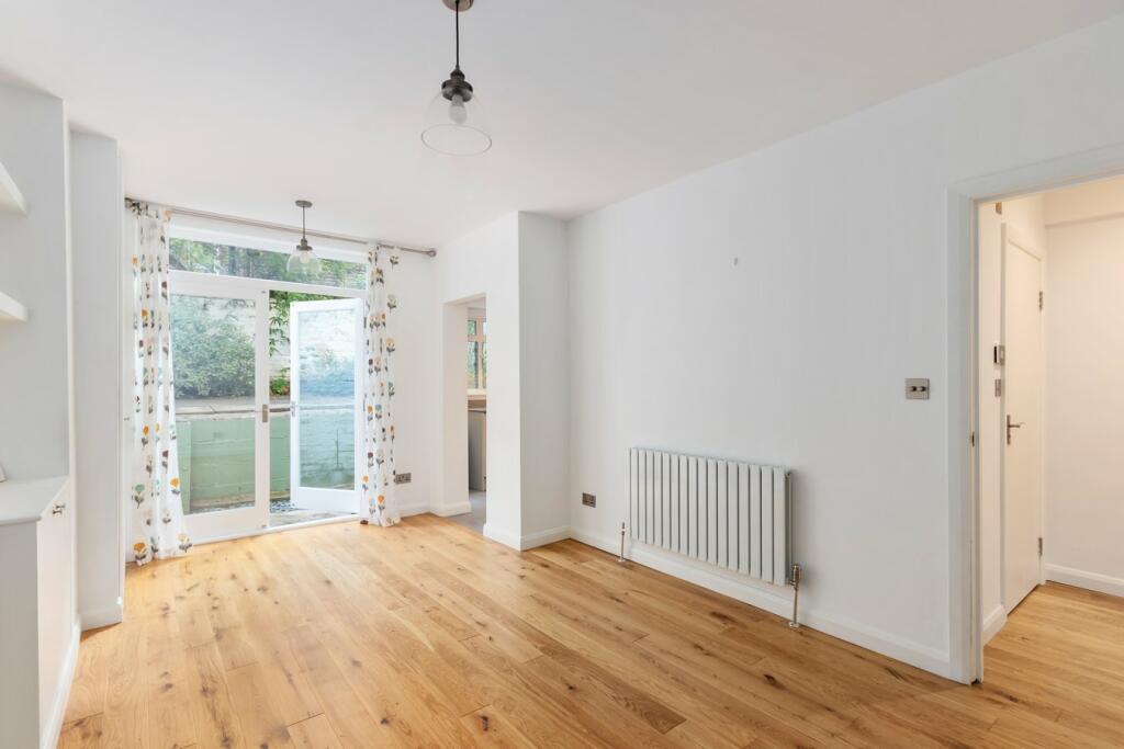 1 bedroom flat for sale in Southerton Road, Brackenbury Village