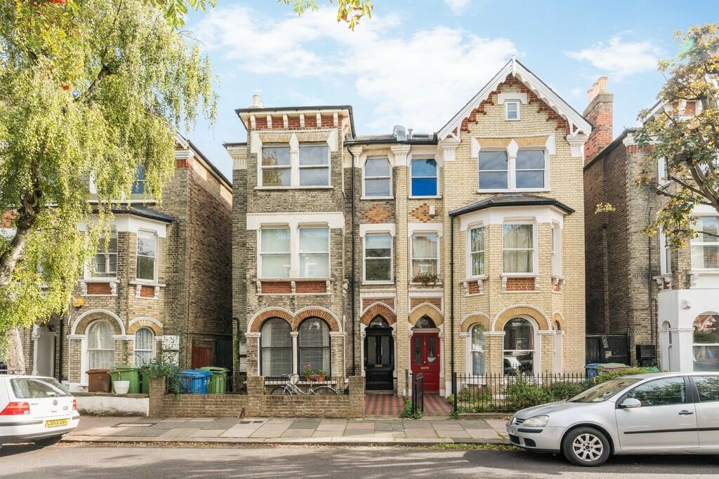 3 bedroom flat for sale in Oakhurst Grove, London, SE22