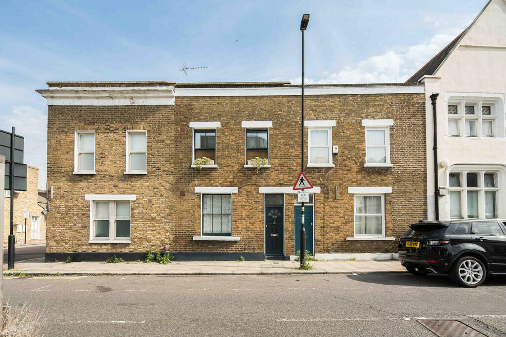 2 bedroom terraced house for sale in Railton Road, London, SE24
