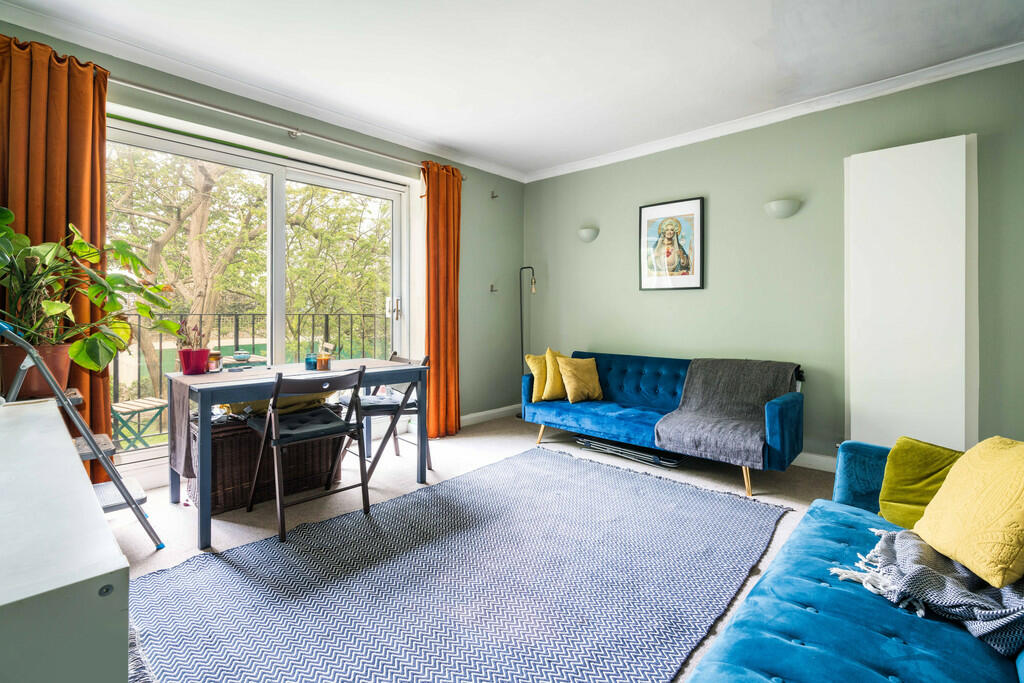 2 bedroom apartment for sale in Grove Park, London, SE5