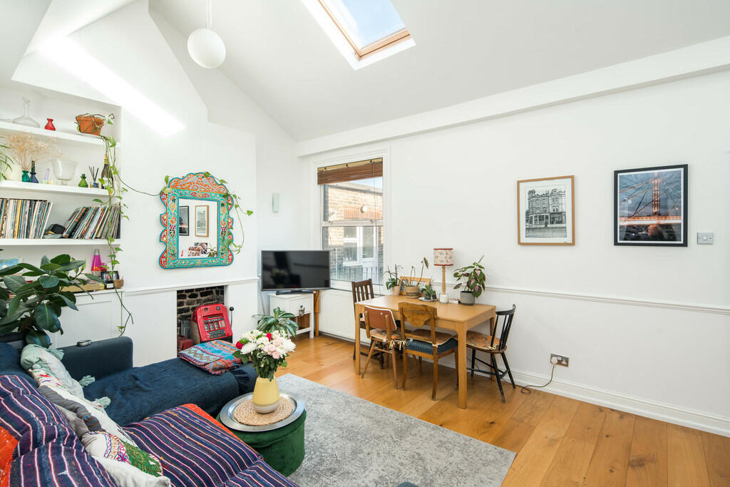 2 bedroom apartment for sale in Bavent Road, London, SE5