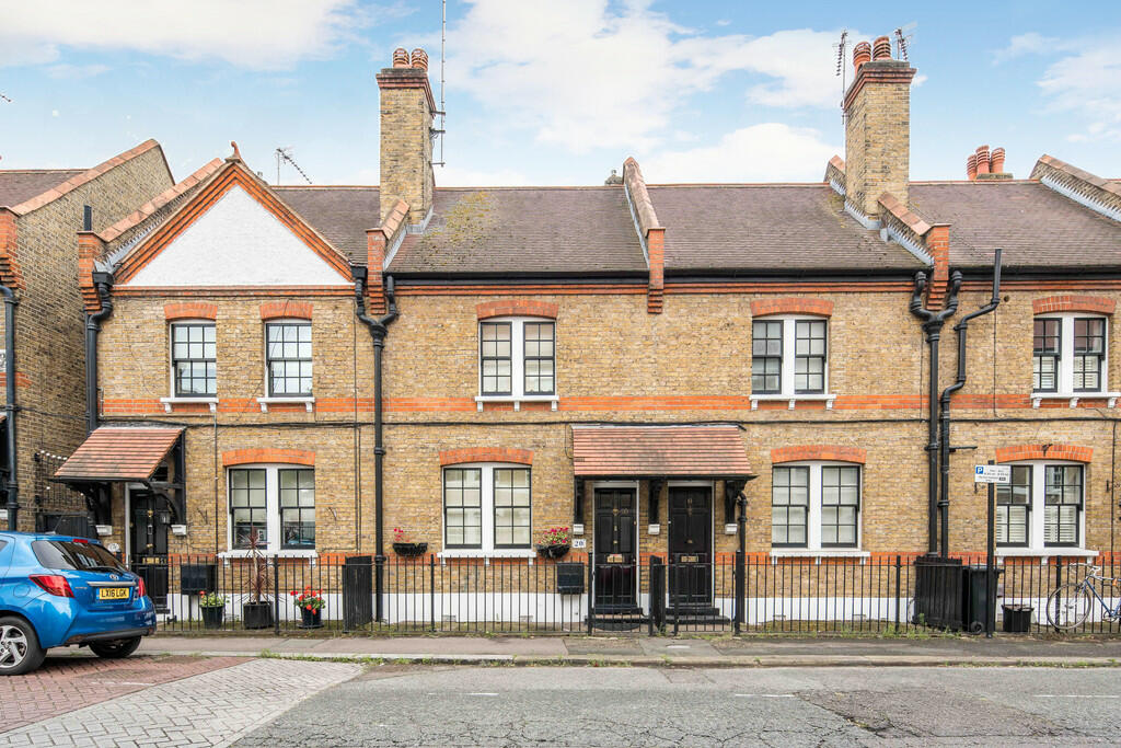 3 bedroom terraced house for sale in Ufford Street, London, SE1