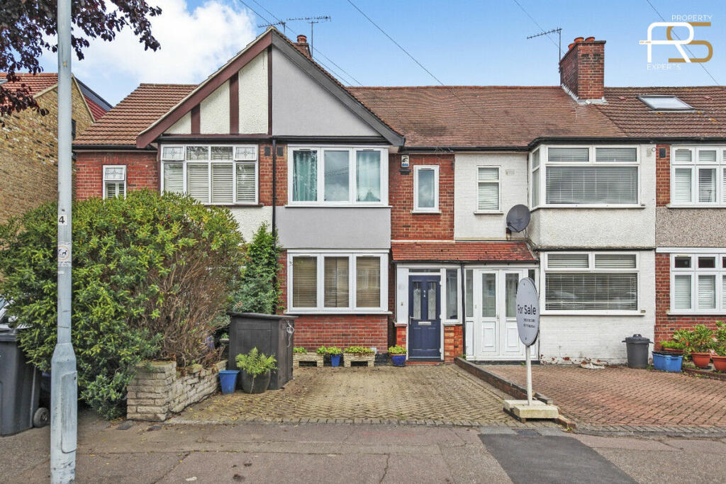 2 bedroom terraced house for sale in Uplands Road, Woodford Green, IG8