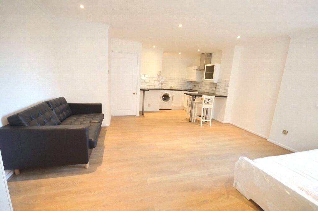 Main image of property: Lancaster House, 71 Whitworth Street, Manchester, M1