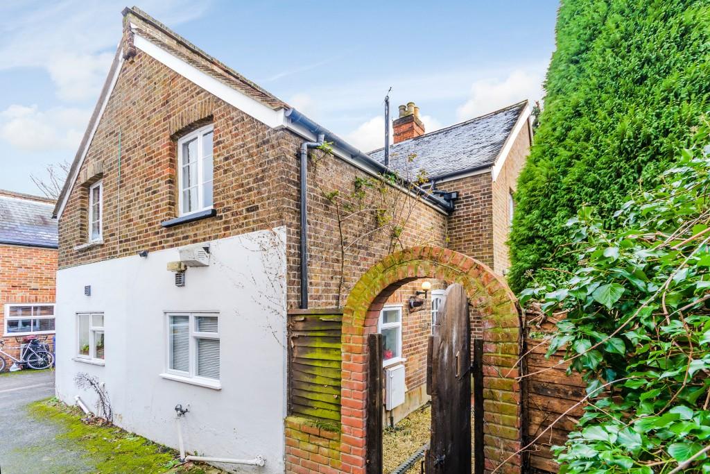 3 bedroom terraced house for rent in Sunninghill Road, Sunninghill