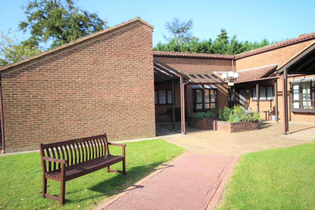 2 bedroom bungalow for sale in Norton Road, Letchworth Garden City, SG6