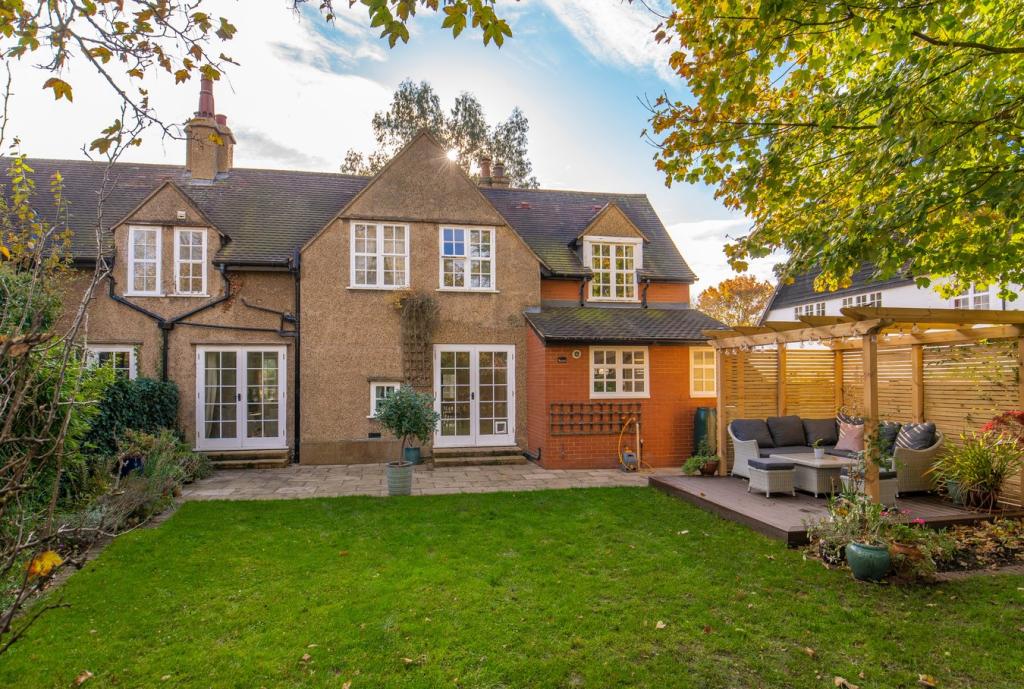 4 bedroom semidetached house for sale in Wilbury Road, Letchworth