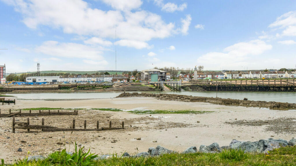 Additional property image - Harriet Place, Shoreham-By-Sea, BN43 5PG