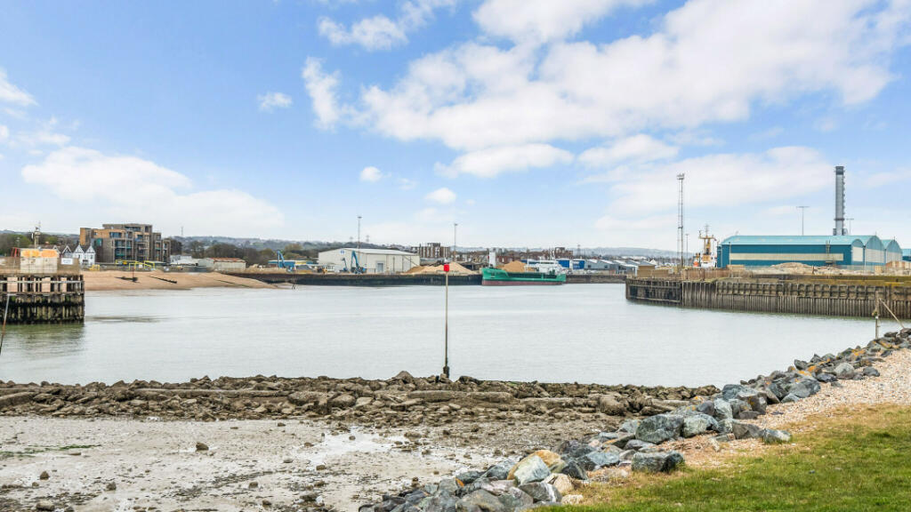 Additional property image - Harriet Place, Shoreham-By-Sea, BN43 5PG
