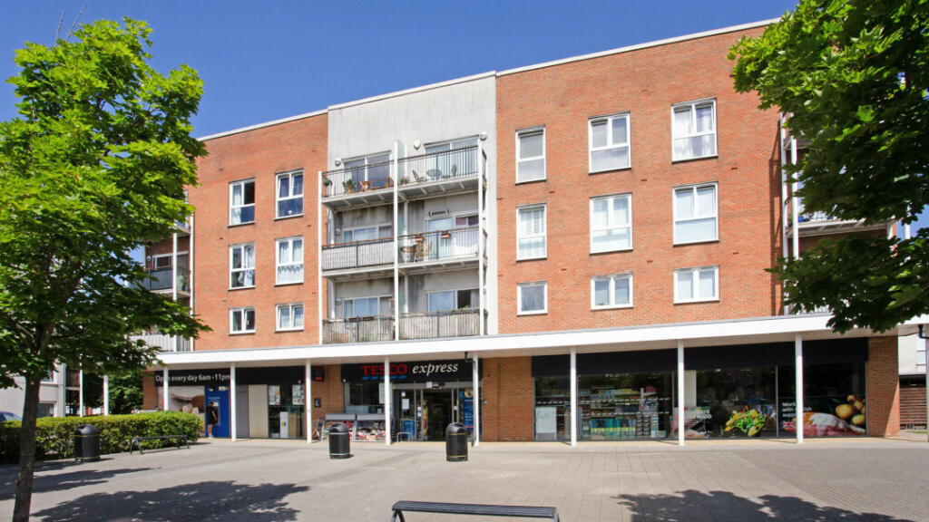 2 bedroom flat for sale in Flat 77 Canalside, Redhill, RH1 2NH, RH1
