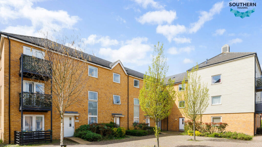 Main image of property: FLAT 5 FLAT 5 Opal House, Spinel Close, Sittingbourne, ME10 5AL