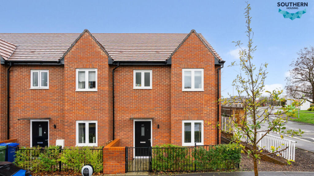 Main image of property: 42 Niagara Road, Farnborough, GU14 0FN