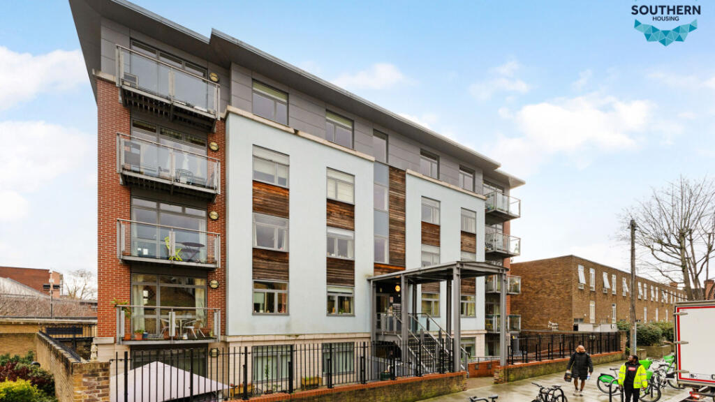 Main image of property: Blunden Court, Farm Lane, Fulham, London, SW6 1PA