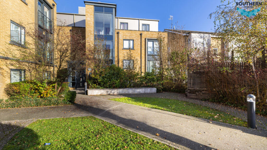 Main image of property: Qualia House, Sanderstead Road, South Croydon, CR2 0FA