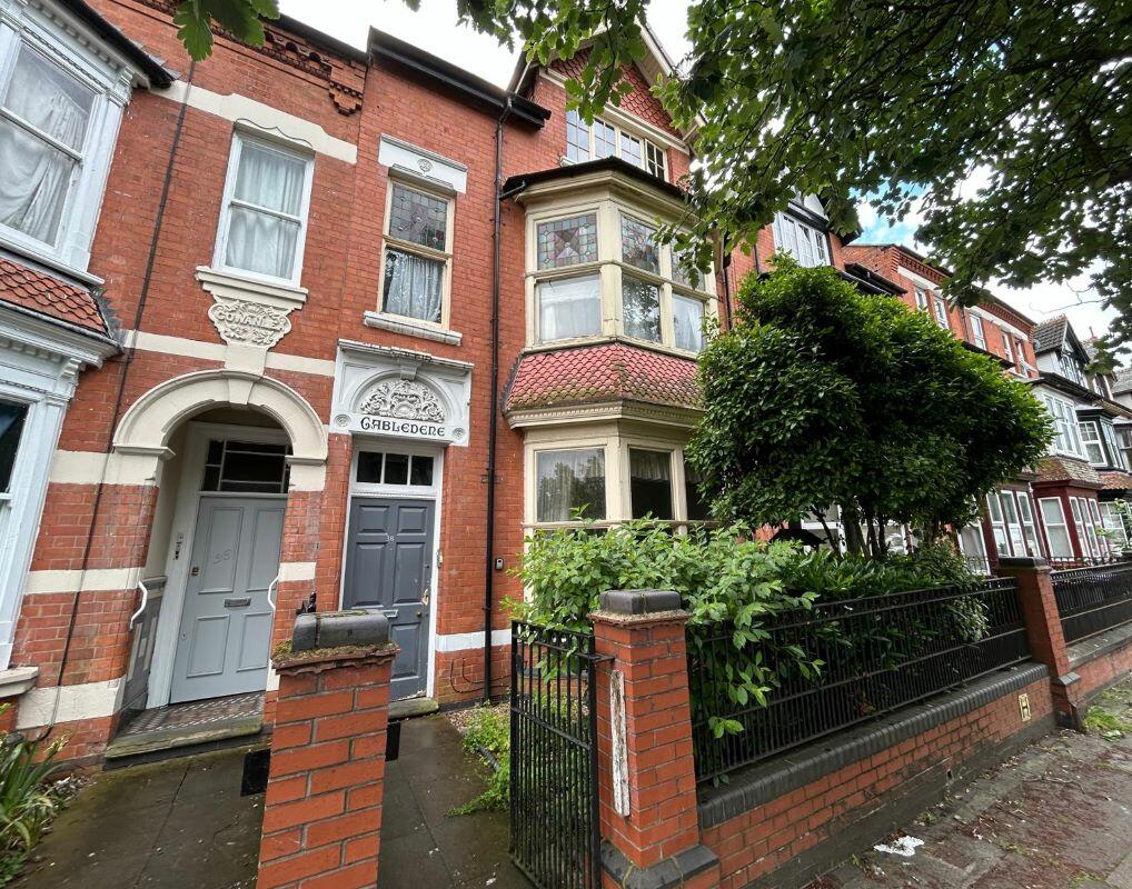 Main image of property: Flat 2, 38 Fosse Road South, Leicester, LE3 0QD