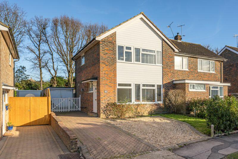 3 bedroom semidetached house for sale in Farhalls Crescent, Horsham, RH12