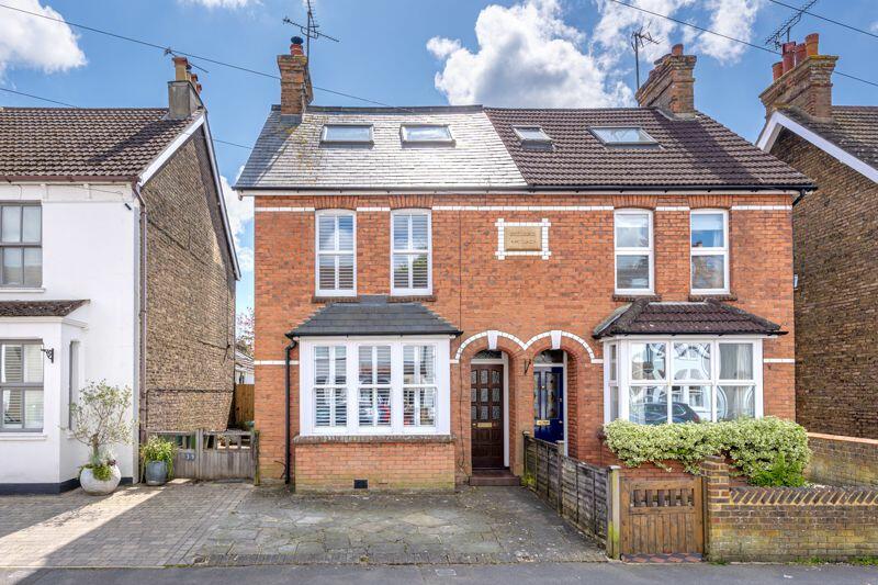 4 bedroom semidetached house for sale in Kempshott Road, Horsham, RH12