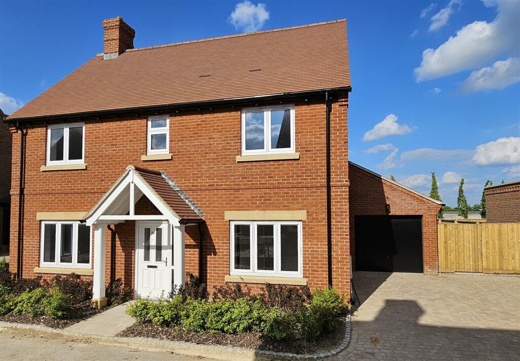 4 bedroom detached house for sale in Haddenham, Buckinghamshire, HP17