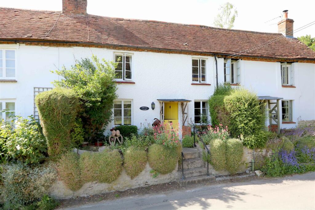 2 bedroom terraced house for sale in Dinton, Buckinghamshire, HP17