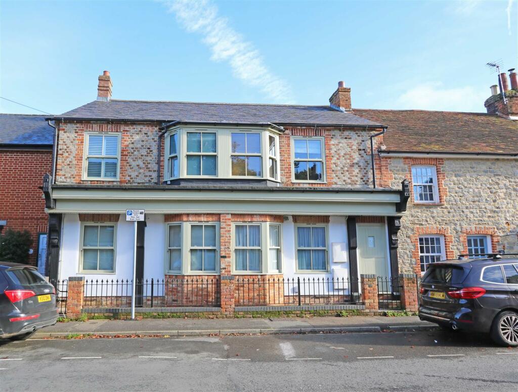 Main image of property: East Street, Thame