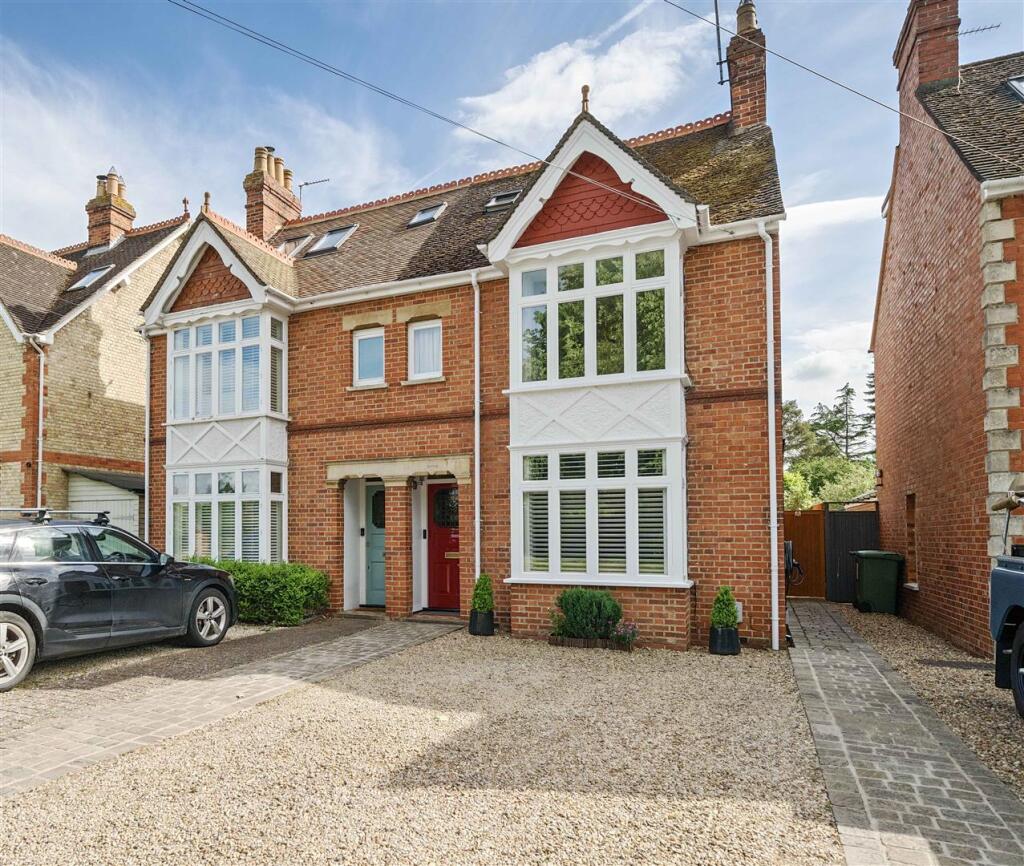 Main image of property: Kings Road, Thame