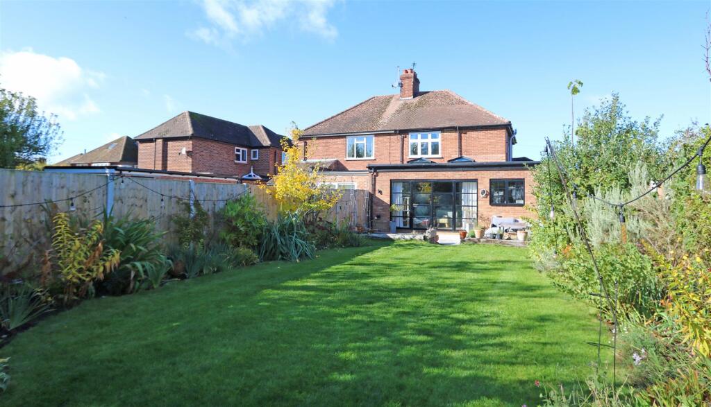 Main image of property: Queens Road, Thame