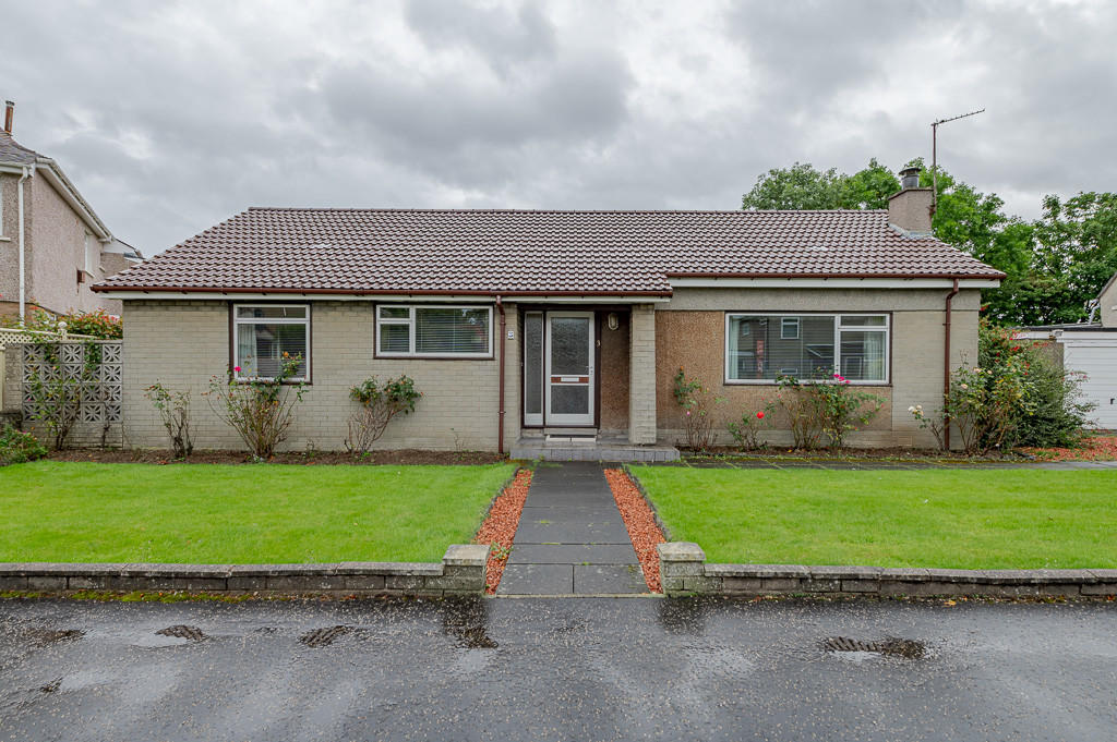 3 bedroom detached bungalow for sale in Saltcoats Drive, Grangemouth, FK3